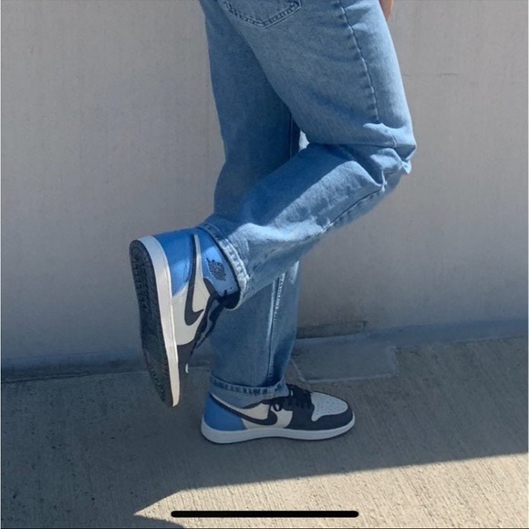 Nike Air Jordan 1 Obsidians - Picture 5 of 8